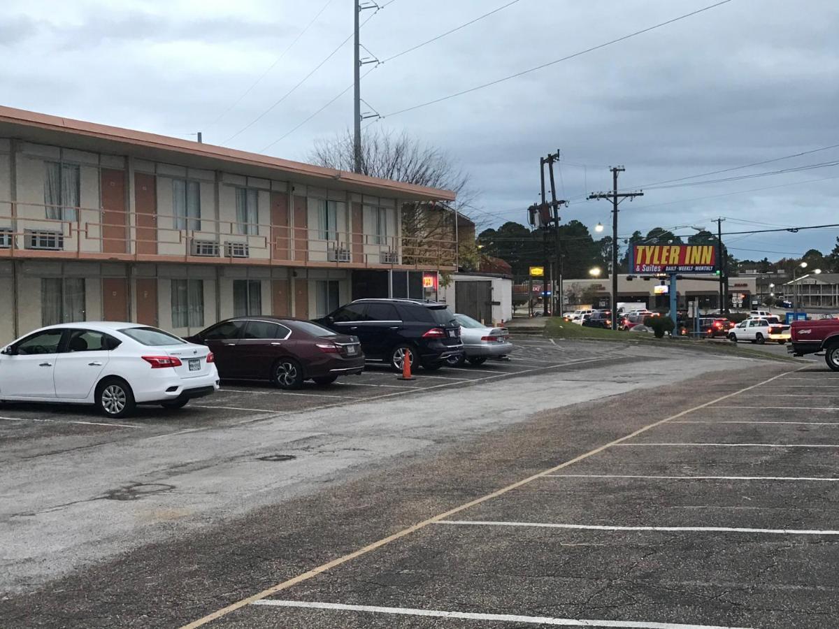 Tyler Inn & Suites Extérieur photo