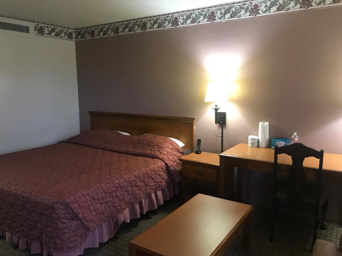 Tyler Inn & Suites Extérieur photo