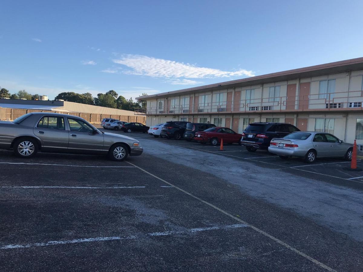 Tyler Inn & Suites Extérieur photo