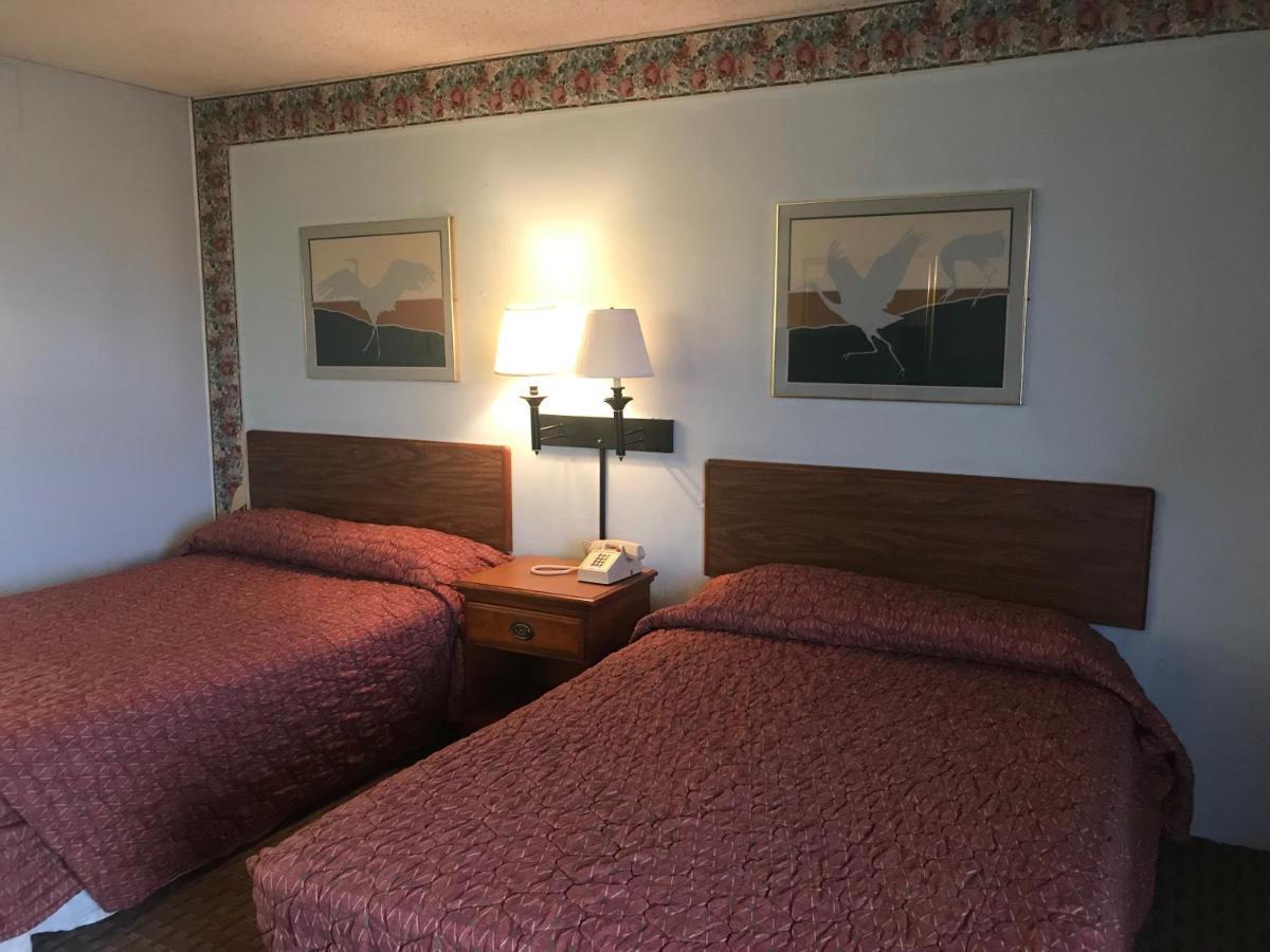 Tyler Inn & Suites Extérieur photo