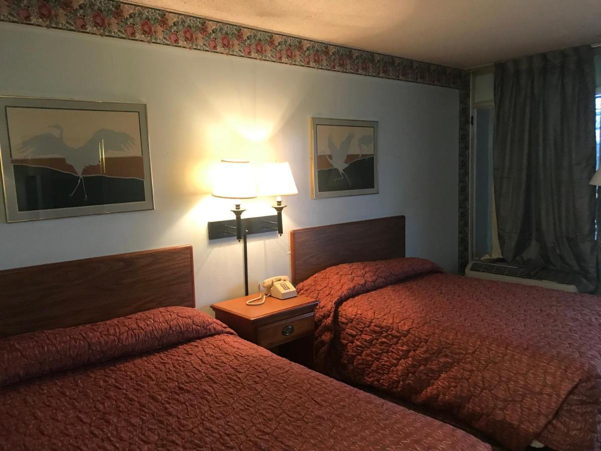 Tyler Inn & Suites Extérieur photo